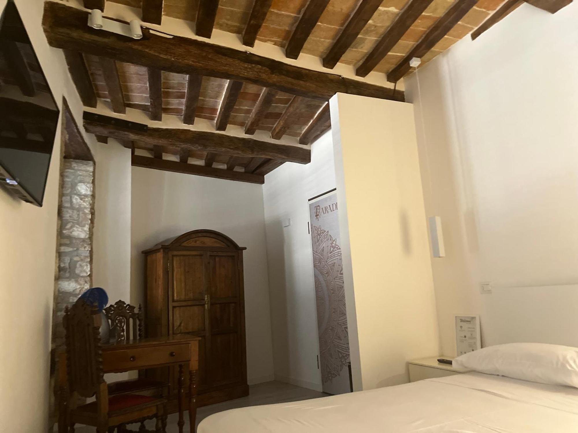 L'Inferno Di Dante Bed & Breakfast Gubbio Cameră foto
